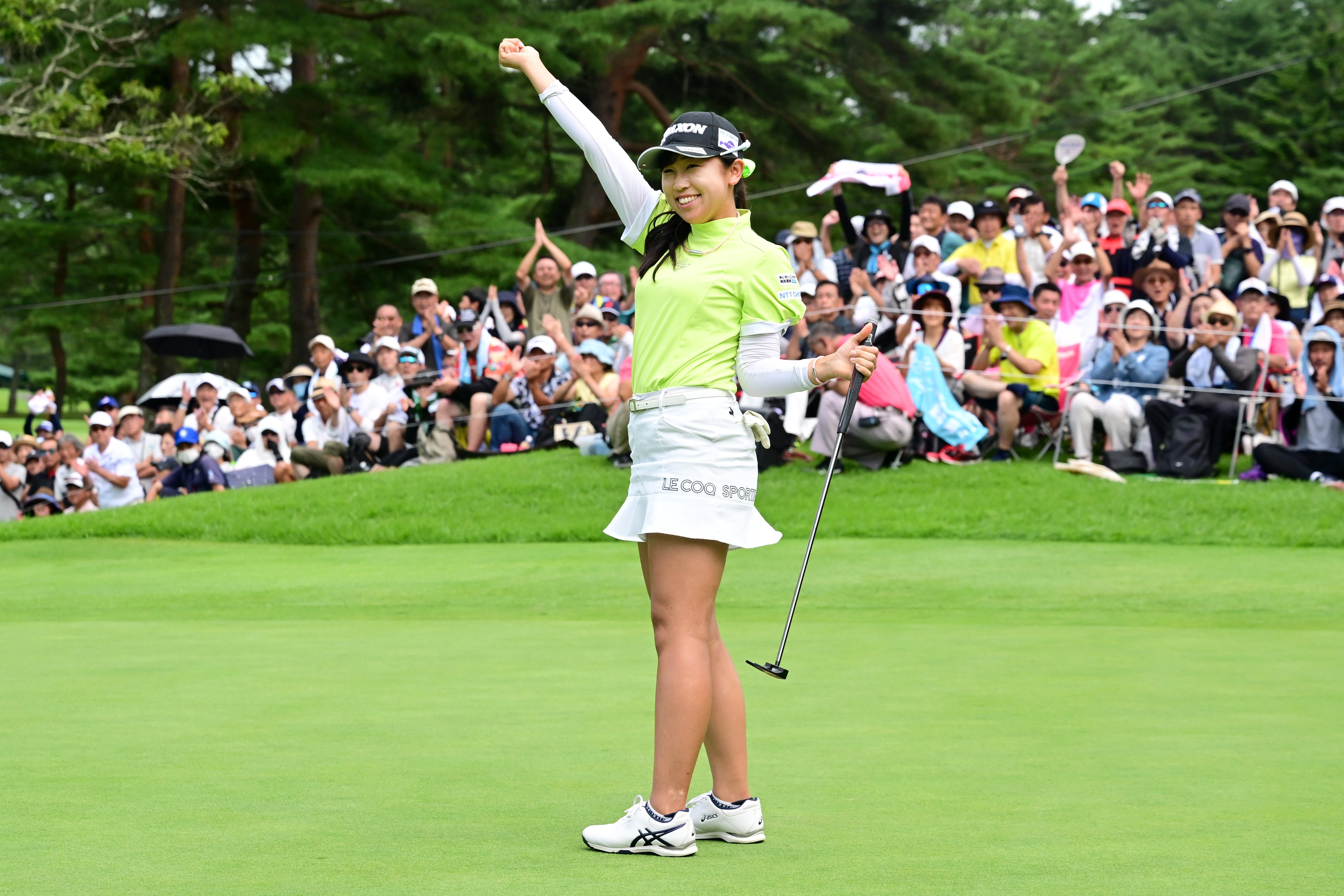 ④初優勝を決めガッツポーズ